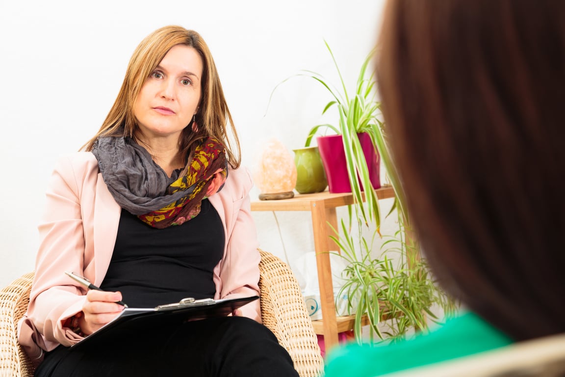 woman seeing a psychotherapist